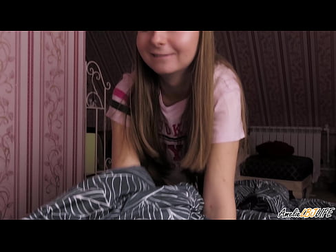 ❤️ Blondie waxay si qoto dheer u nuugtaa BFF's waxayna ku dhufanaysaa afkeeda Porno Guri ️❤