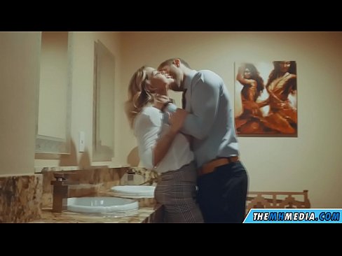 ❤️ Marka timo cad oo bunni ah ay kugu sasabtaan qolka nasashada ee dadweynaha Porno Guri ️❤